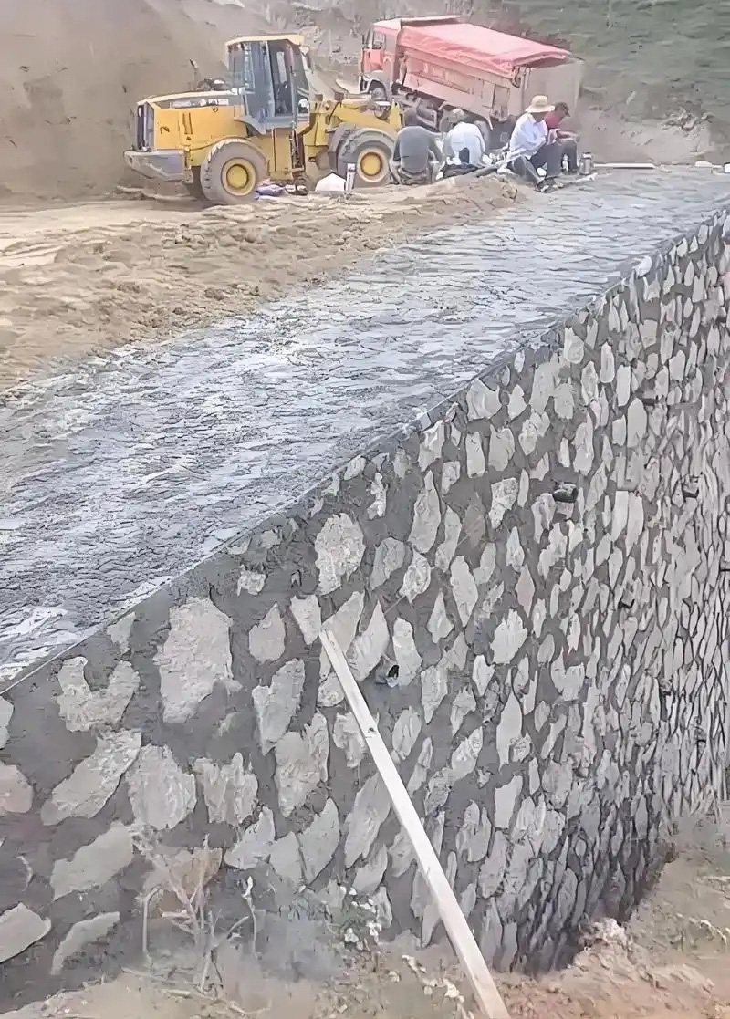 长治郊区边坡加固